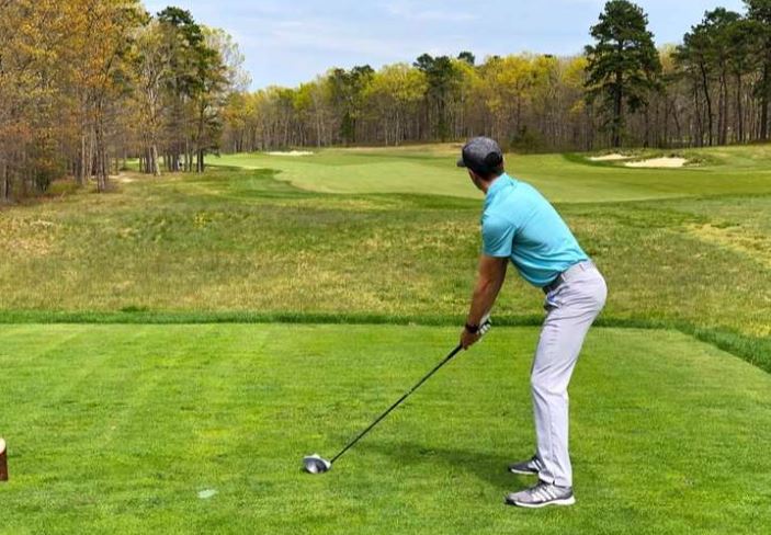 Cách đánh bóng Golf thẳng giúp Golfer cải thiện thành tích